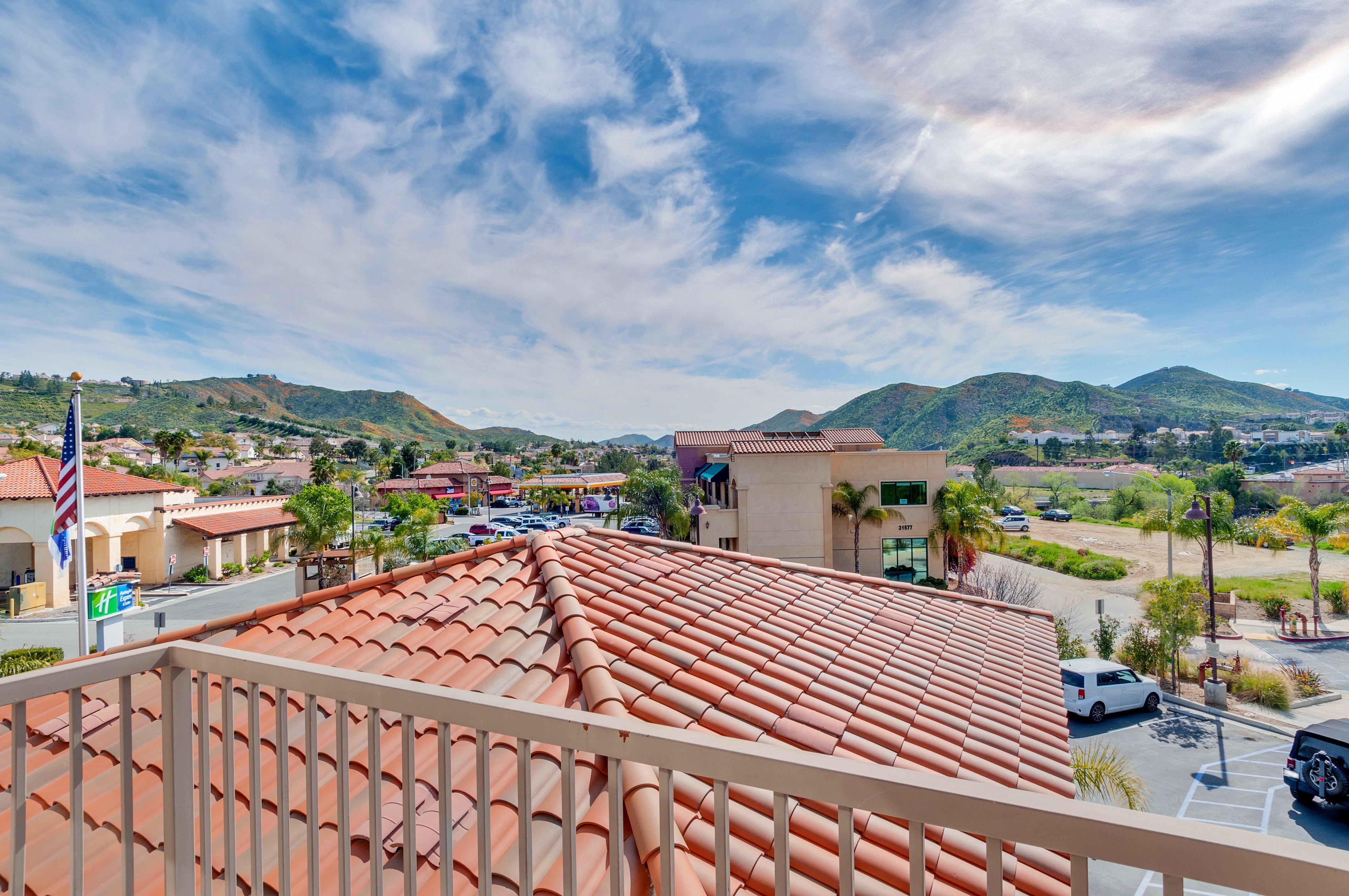 Holiday Inn Express Hotel & Suites Lake Elsinore By Ihg Exterior foto