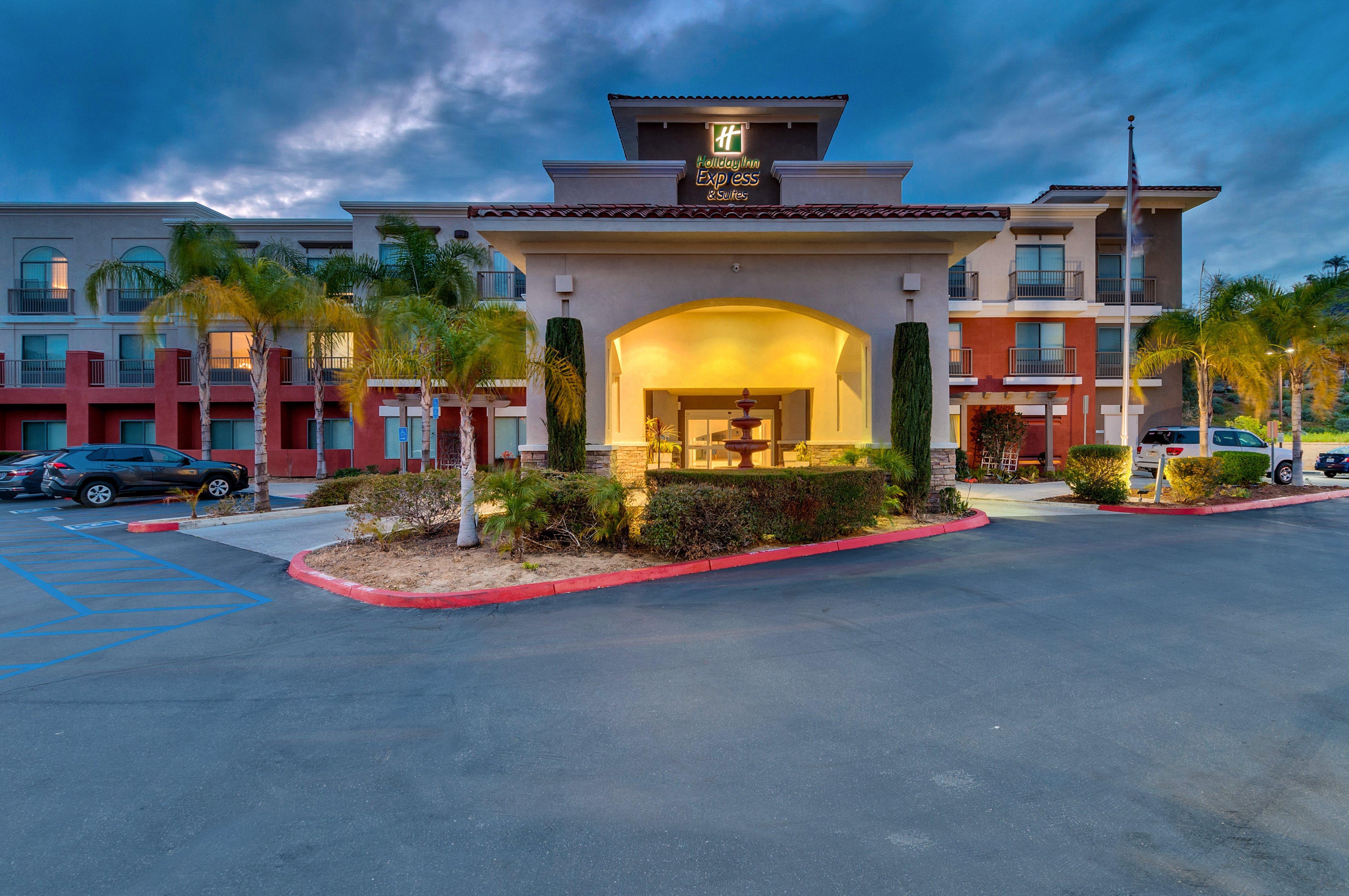 Holiday Inn Express Hotel & Suites Lake Elsinore By Ihg Exterior foto