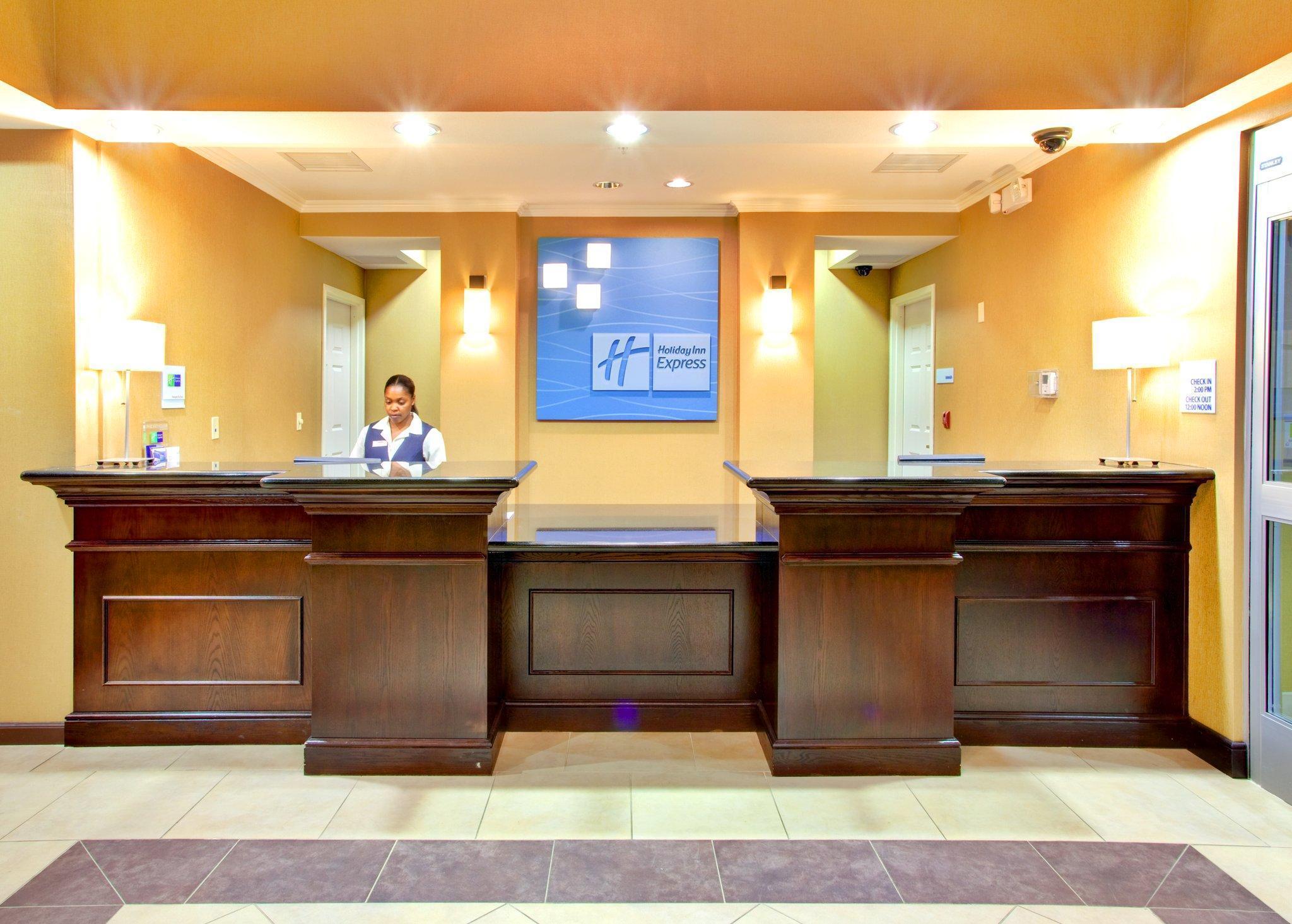 Holiday Inn Express Hotel & Suites Lake Elsinore By Ihg Interior foto