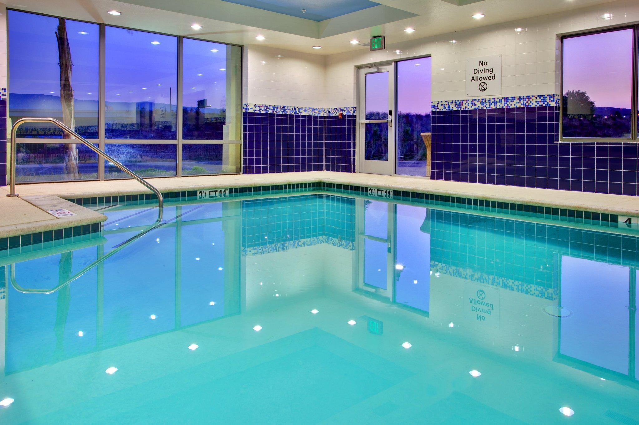 Holiday Inn Express Hotel & Suites Lake Elsinore By Ihg Exterior foto