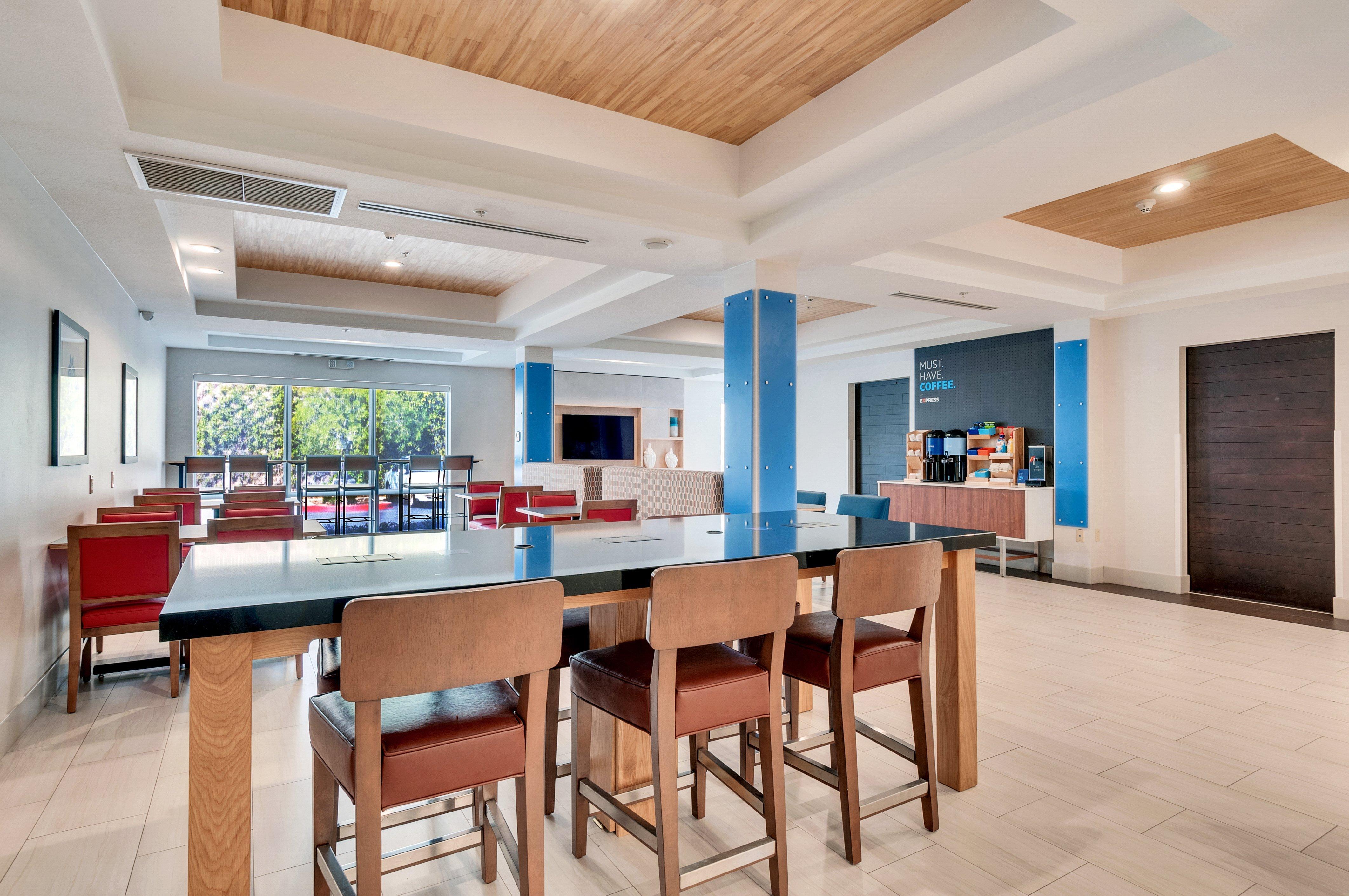 Holiday Inn Express Hotel & Suites Lake Elsinore By Ihg Exterior foto