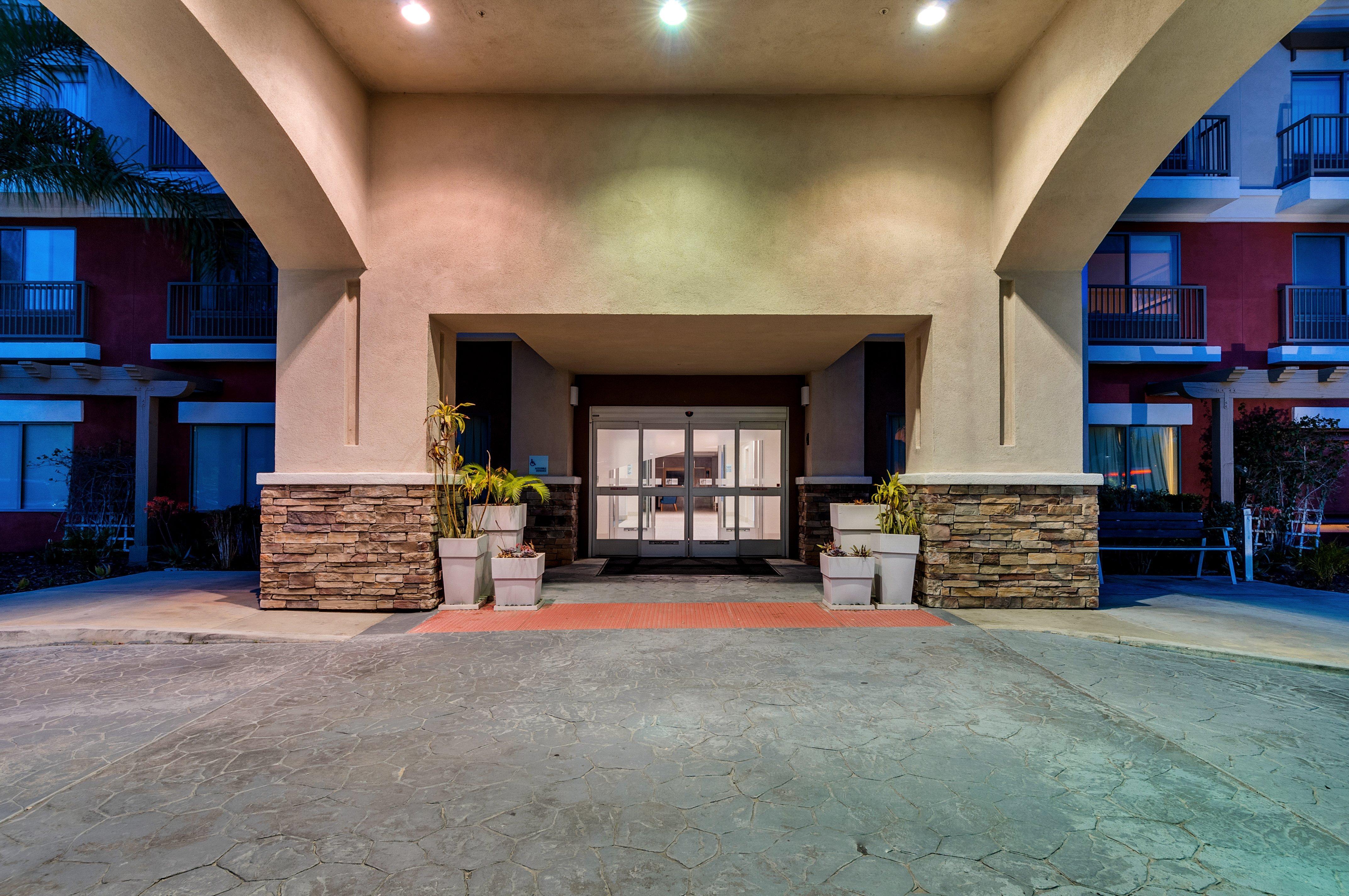 Holiday Inn Express Hotel & Suites Lake Elsinore By Ihg Exterior foto